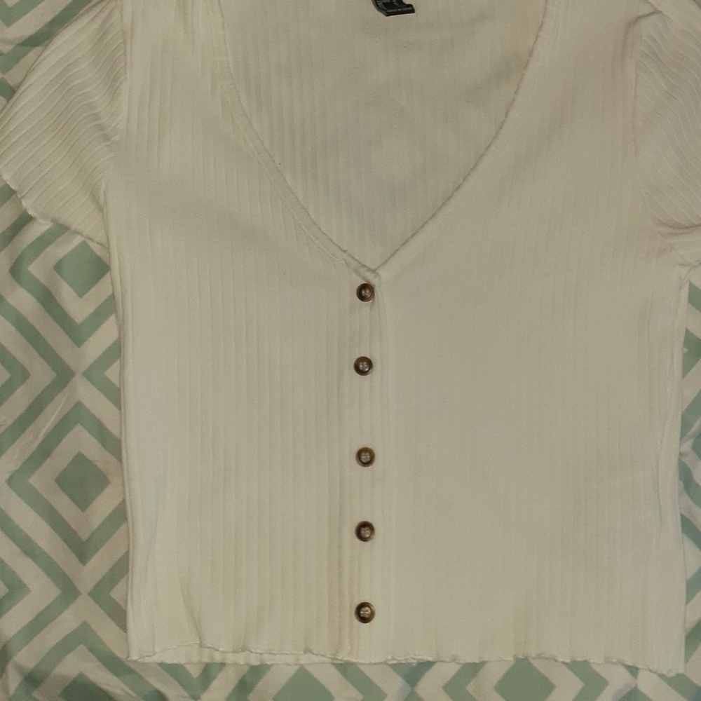 White v neck crop top